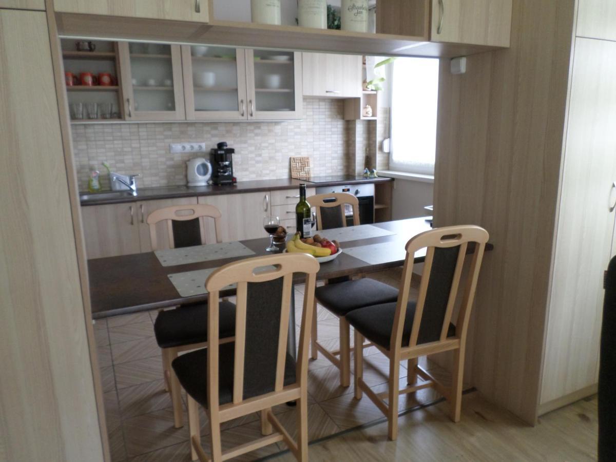 Lakoparki Apartman Veszprem Luaran gambar