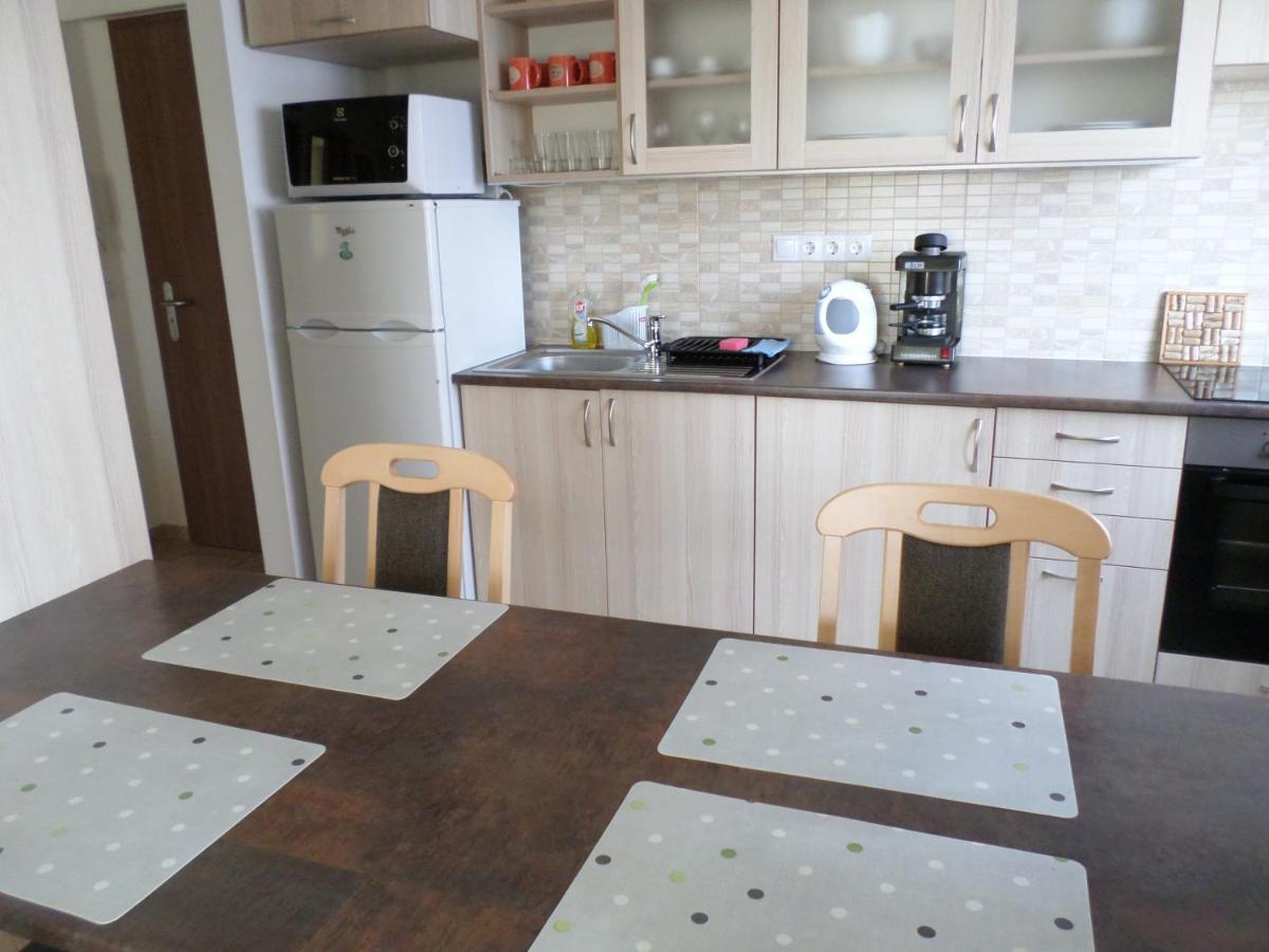 Lakoparki Apartman Veszprem Luaran gambar