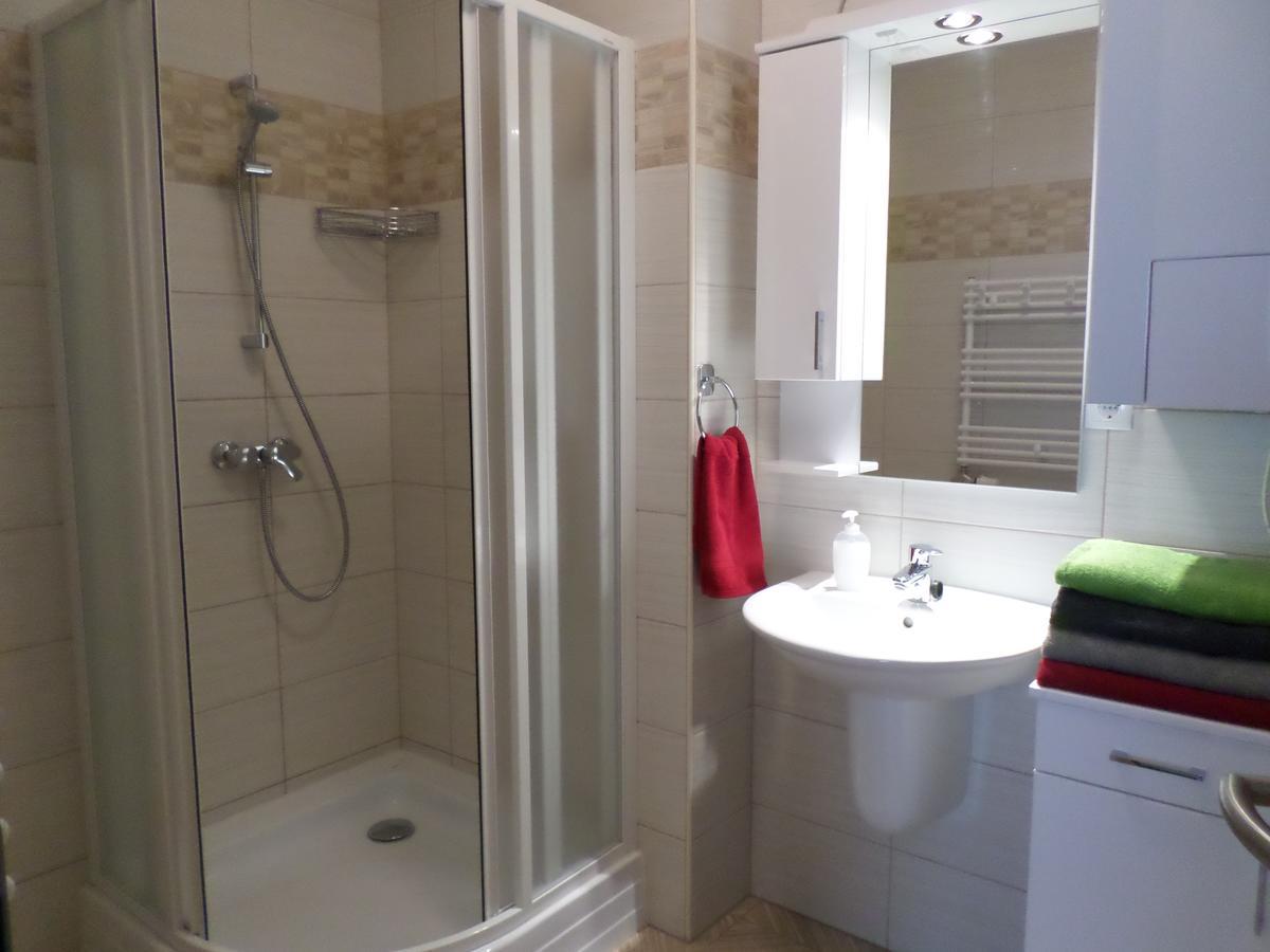 Lakoparki Apartman Veszprem Luaran gambar