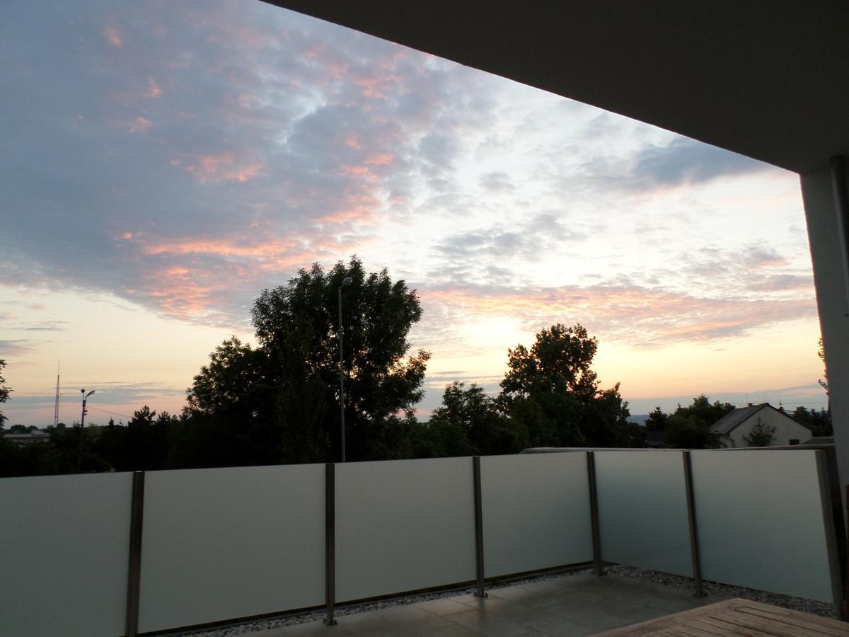 Lakoparki Apartman Veszprem Luaran gambar